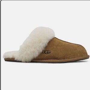 UGG women’s Scuffete II Slip on slippers open back size 6